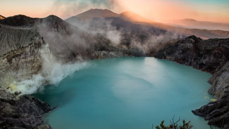 how long does it take to hike to Ijen Crater