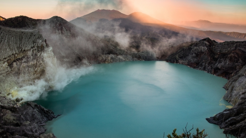 how long does it take to hike to Ijen Crater